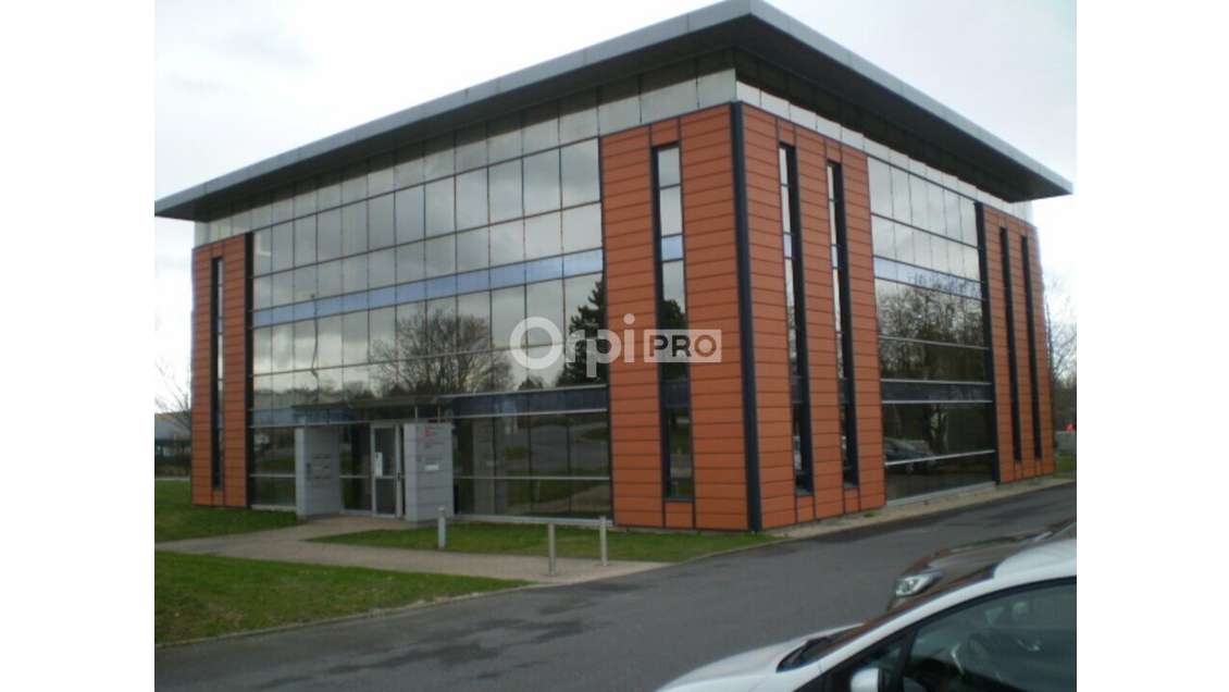 A louer bureaux 111m² RDC + parkings Reims Farman