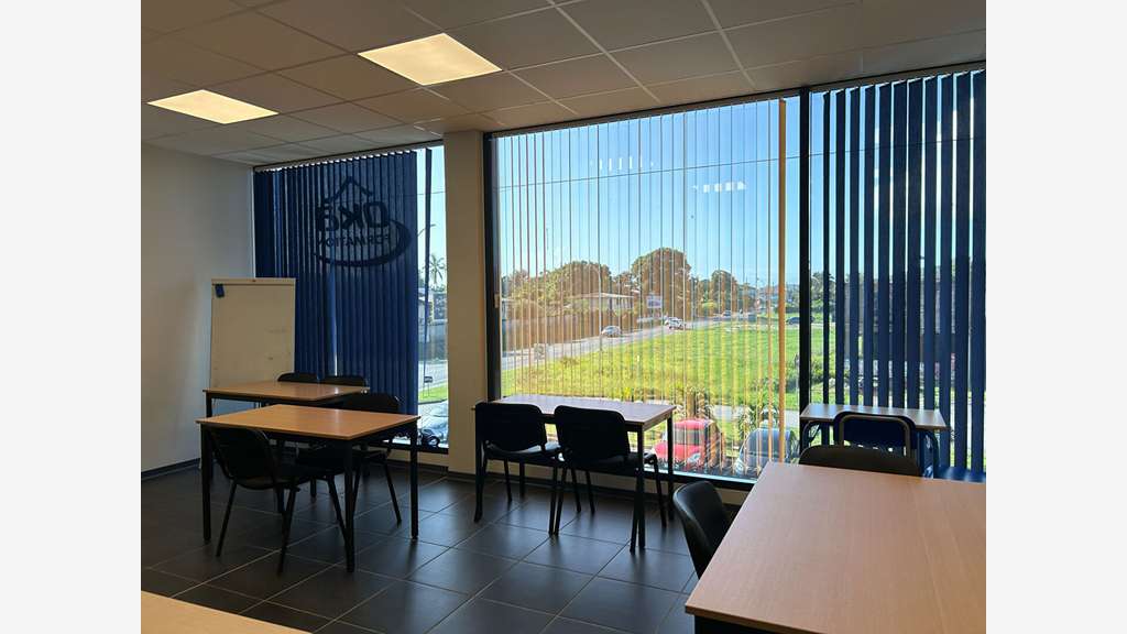 A louer bureaux 864m² parking à Remire-Montjoly