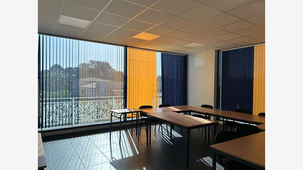 A louer bureaux 864m² parking à Remire-Montjoly