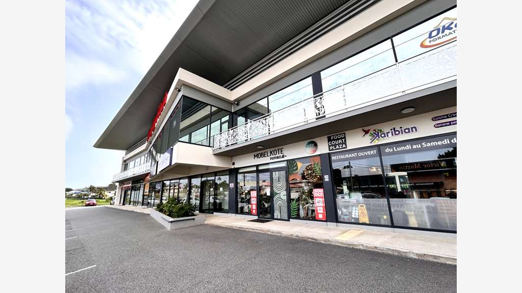 A louer bureaux 864m² parking à Remire-Montjoly