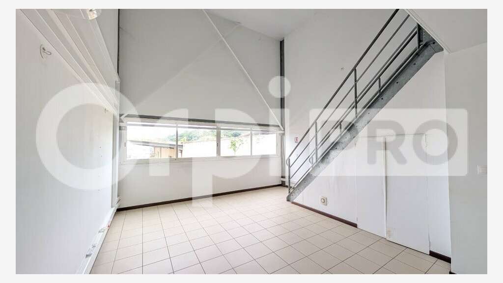 A louer bureaux de 105m² sur Dégrad des Cannes