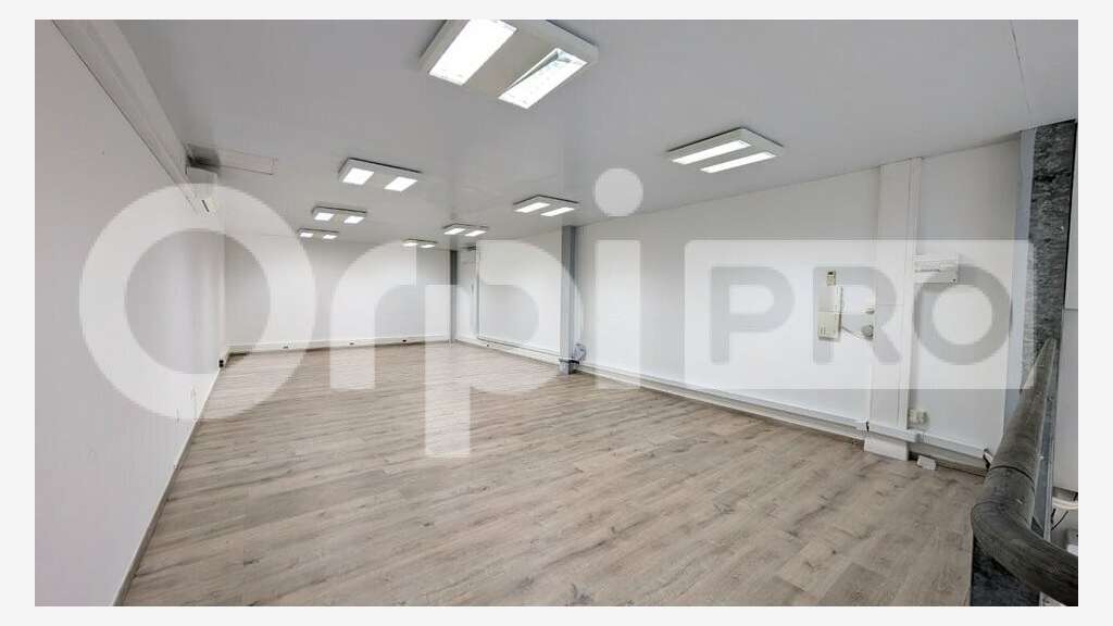 A louer bureaux de 105m² sur Dégrad des Cannes