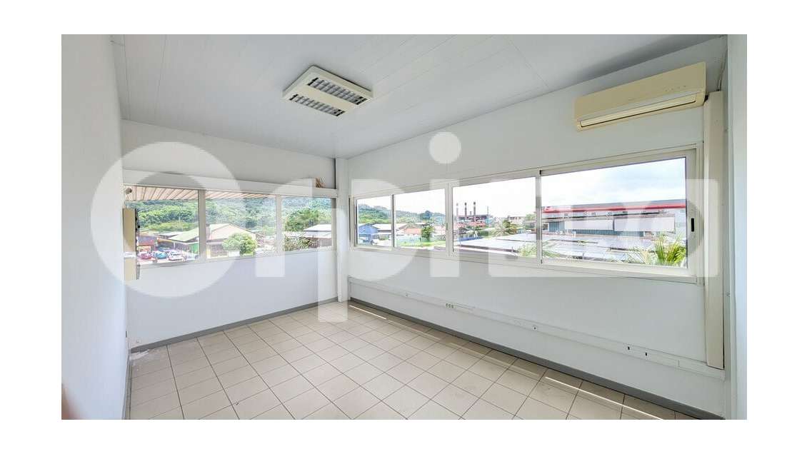 A louer bureaux de 105m² sur Dégrad des Cannes