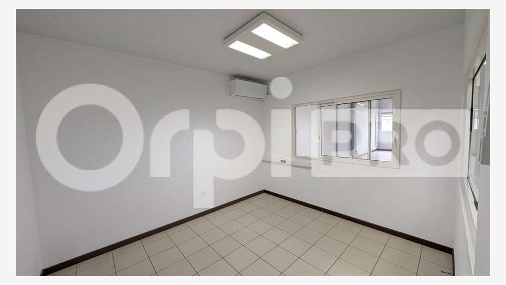 A louer bureaux de 105m² sur Dégrad des Cannes