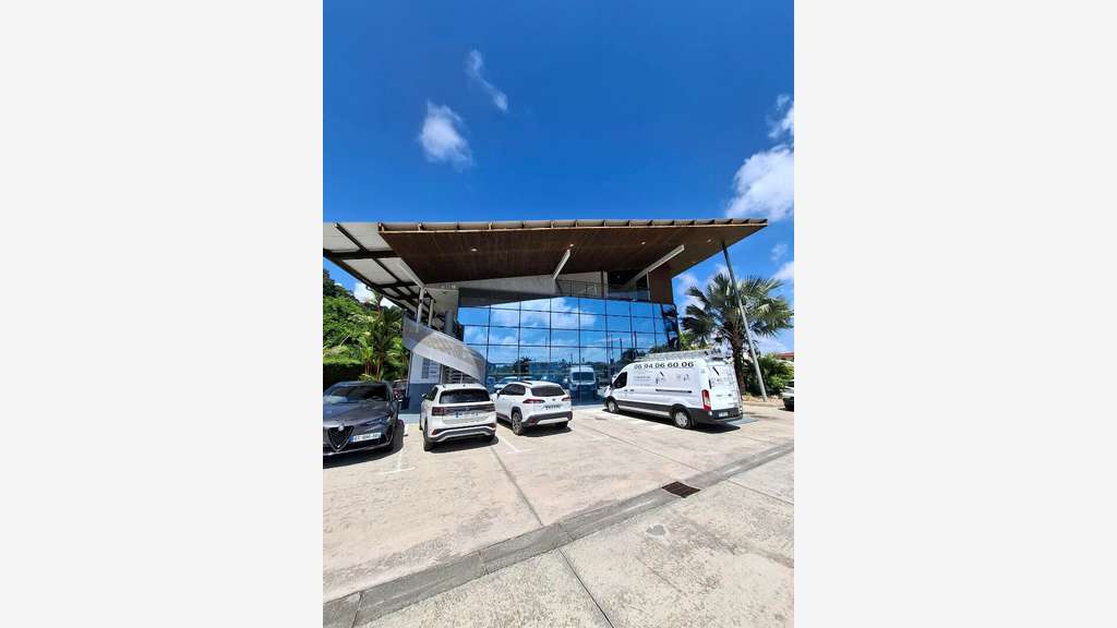 A louer bureaux en RDC de 94m² à Remire Montjoly
