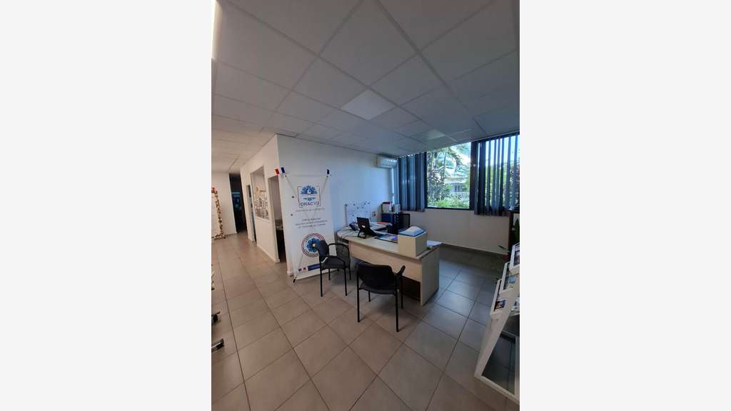 A louer bureaux en RDC de 94m² à Remire Montjoly