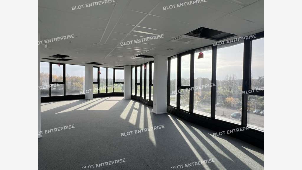 A louer bureaux neufs 696m² à Rennes