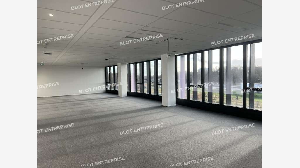 A louer bureaux neufs  1397m² à Rennes Rocade Sud