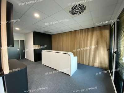 A louer bureaux 101m² à Rennes Atalante-Champeaux