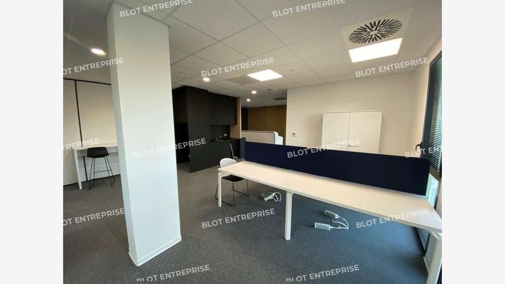 A louer bureaux 101m² à Rennes Atalante-Champeaux