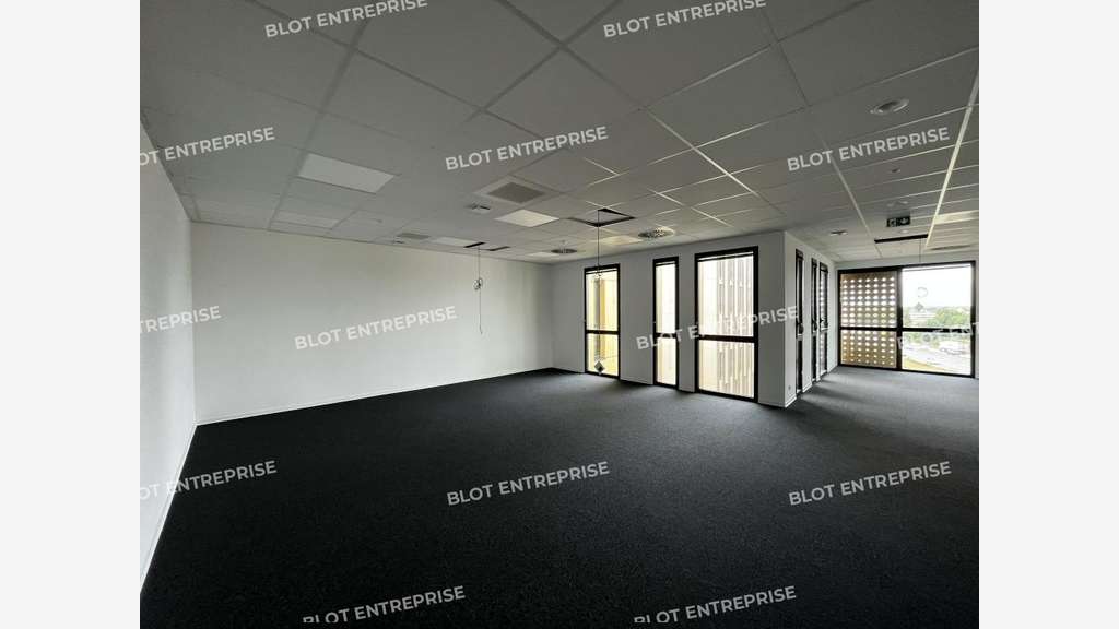 A louer bureaux 245m² à Rennes Atalante Champeaux