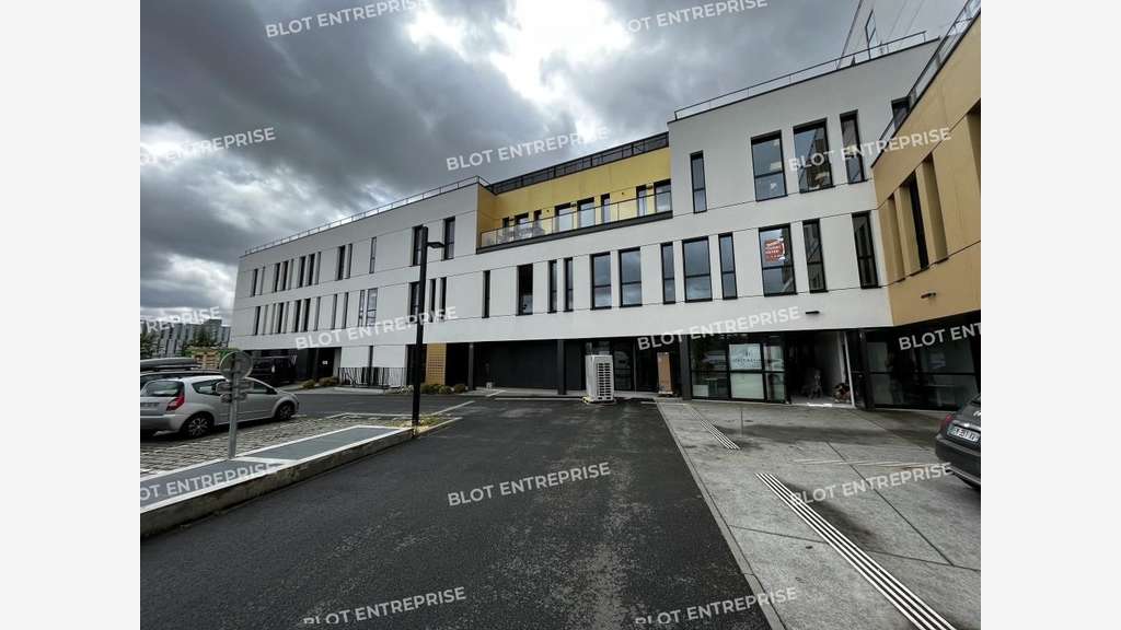 A louer bureaux 245m² à Rennes Atalante Champeaux