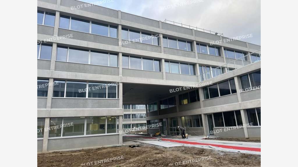 A louer bureaux 636m² Rennes ZA Atalante Champeaux