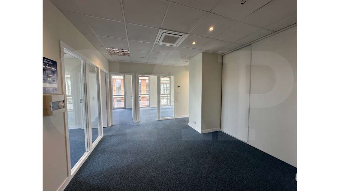 Bureaux 69m² R+2 à louer Rennes ZAC Saint Sulpice