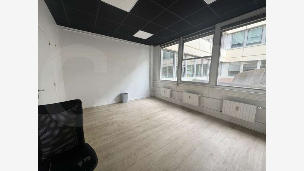 Plateau de bureaux 75m² R+1 à louer à Rennes