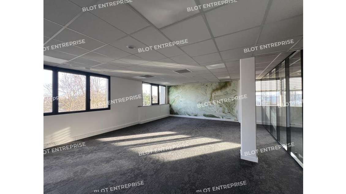 A louer bureaux 676m² à Rennes 