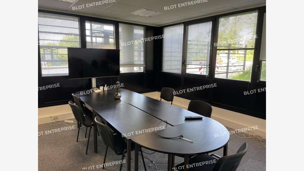 A louer bureaux de 275m² accessibles PMR à Rennes