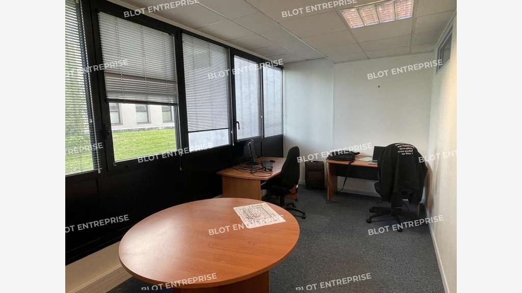 A louer bureaux de 275m² accessibles PMR à Rennes