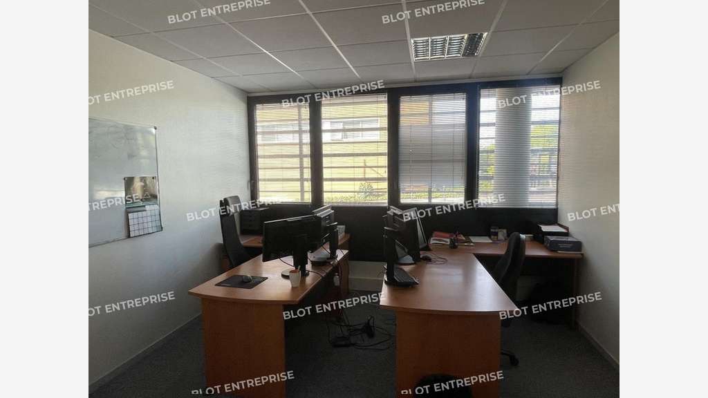 A louer bureaux de 275m² accessibles PMR à Rennes