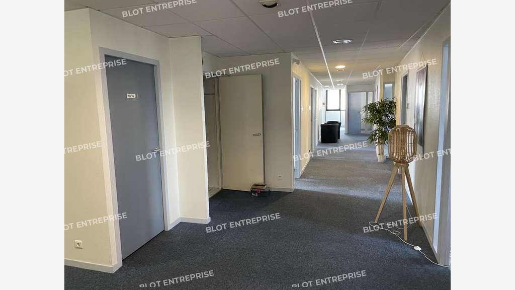 A louer bureaux de 275m² accessibles PMR à Rennes