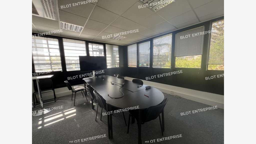 A louer bureaux de 501m² au 1er étage à Rennes