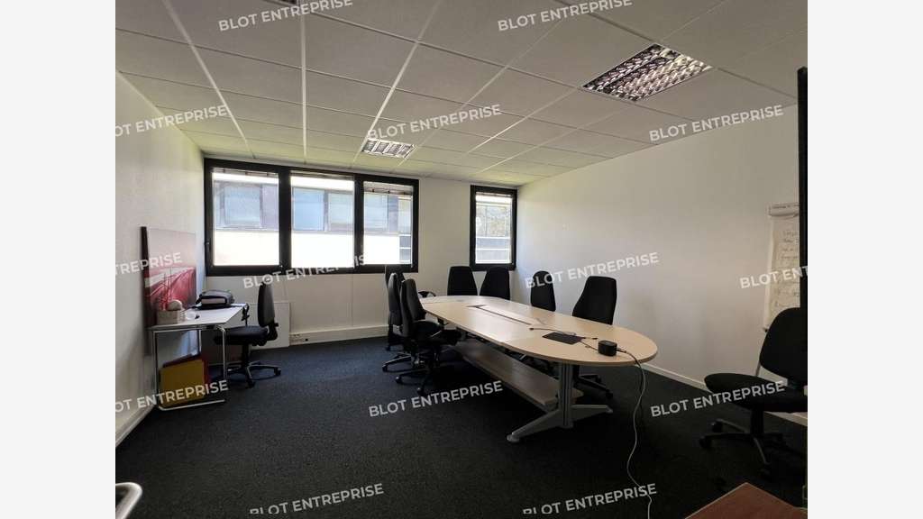 A louer bureaux de 501m² au 1er étage à Rennes