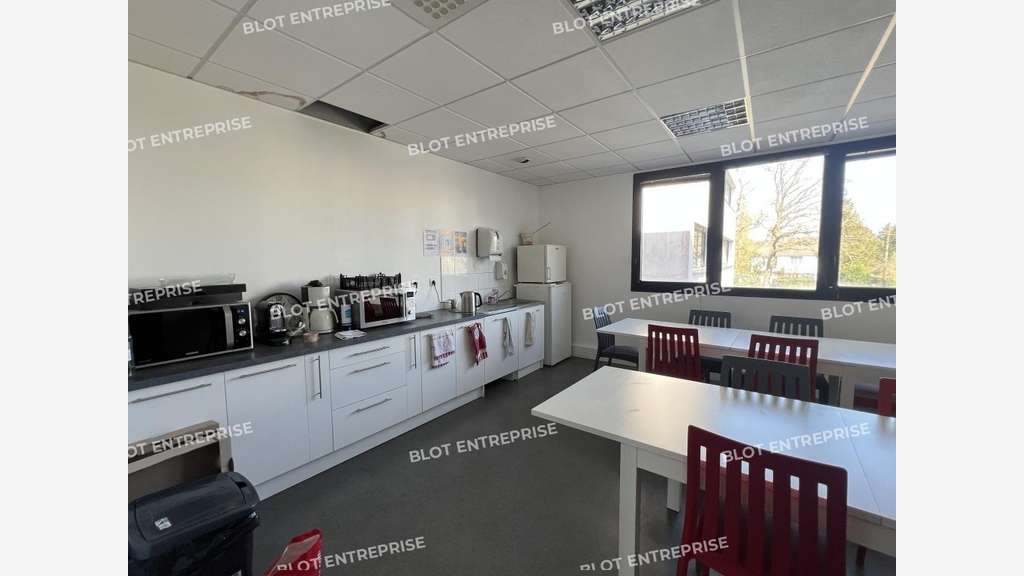 A louer bureaux de 501m² au 1er étage à Rennes