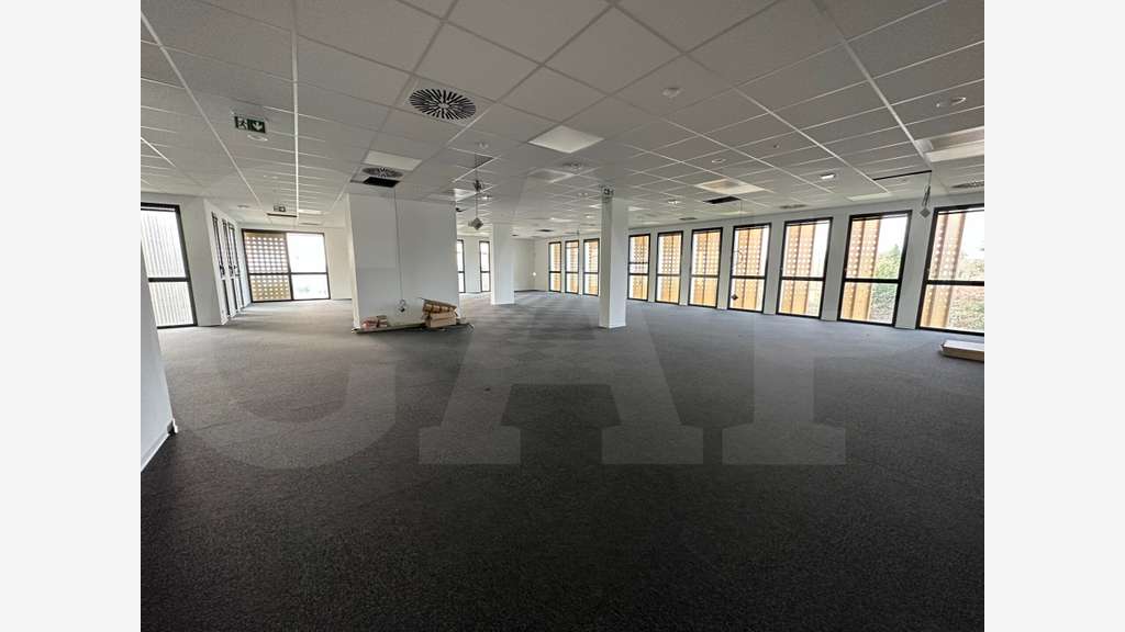 Bureaux neufs 165m² à louer à Rennes Atalante 