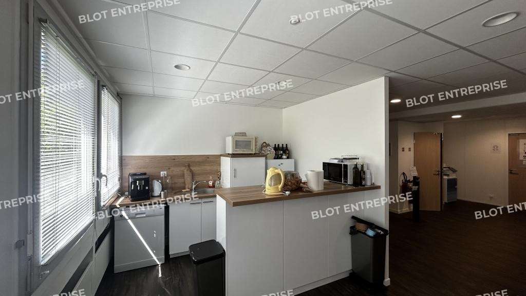 A louer bureaux 222m² métro Fréville à Rennes