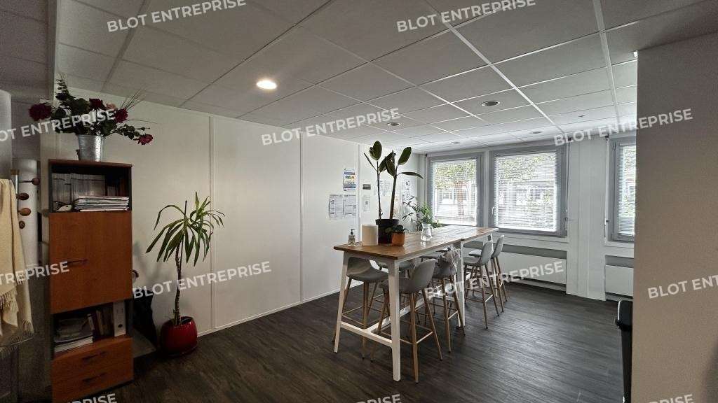 A louer bureaux 222m² métro Fréville à Rennes