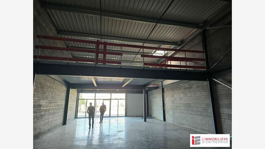 Local 340m² à louer en ZA à La Mézière