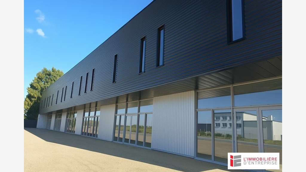 Local 340m² à louer en ZA à La Mézière