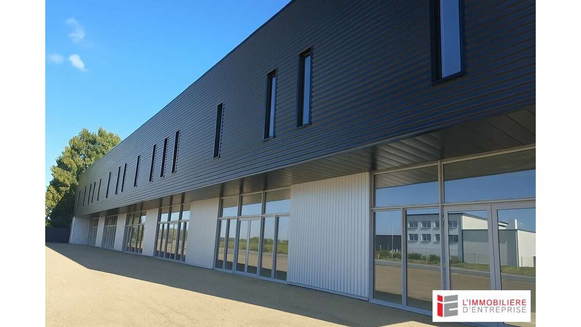 Local 340m² à louer en ZA à La Mézière