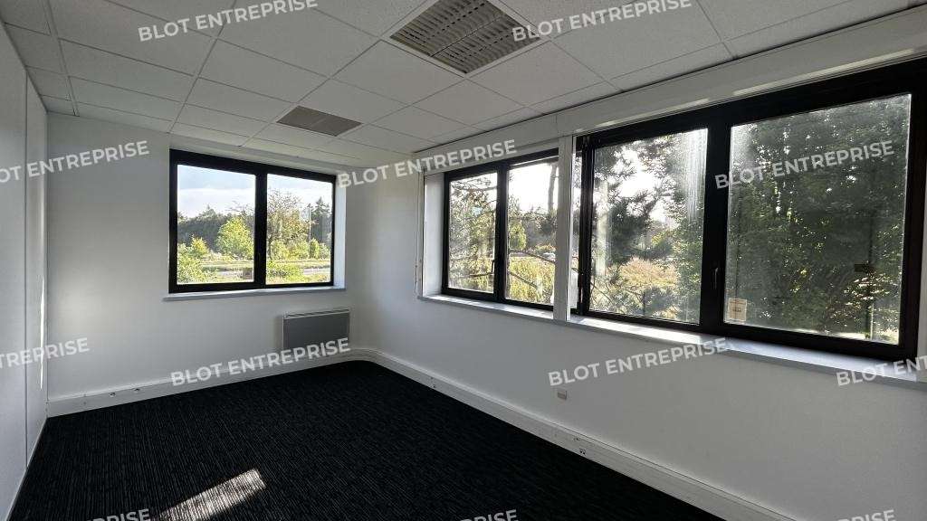 A louer bureaux rénovés 280m² accès PMR à Rennes