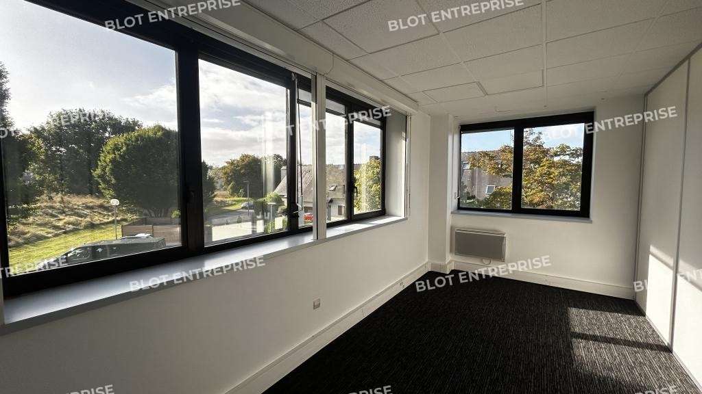A louer bureaux rénovés 280m² accès PMR à Rennes