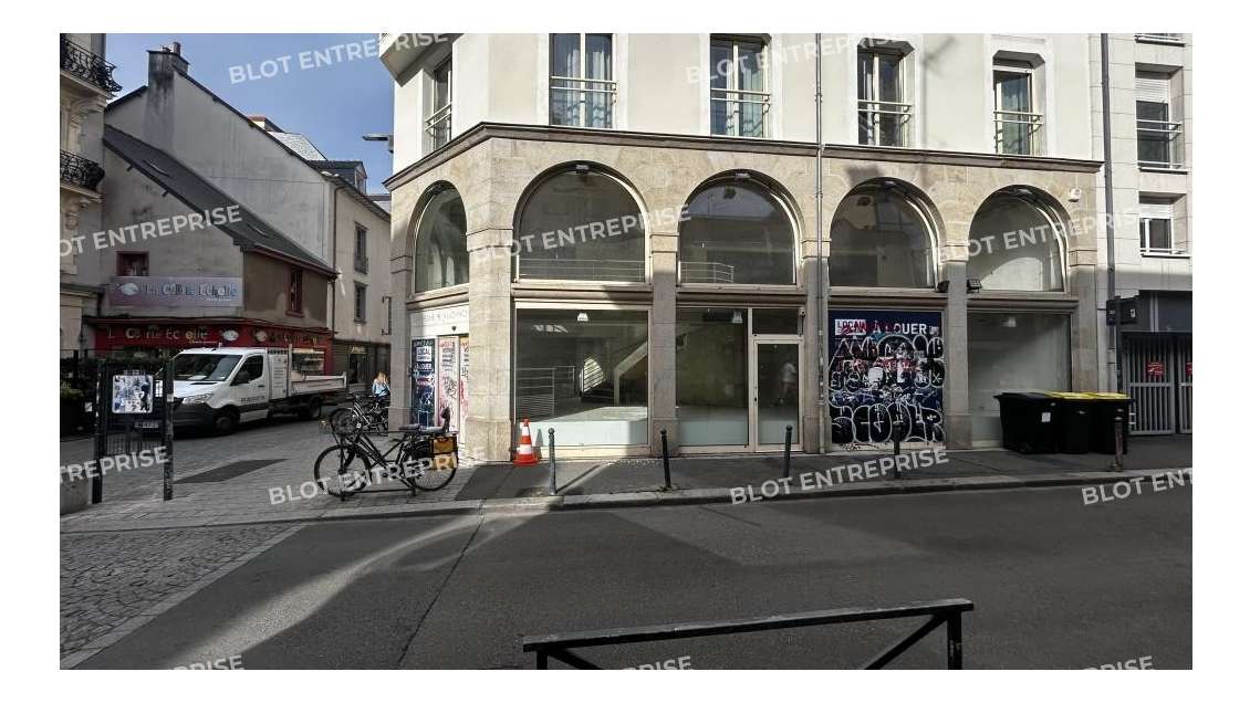 A louer bureaux 204m² avec vitrine à Rennes