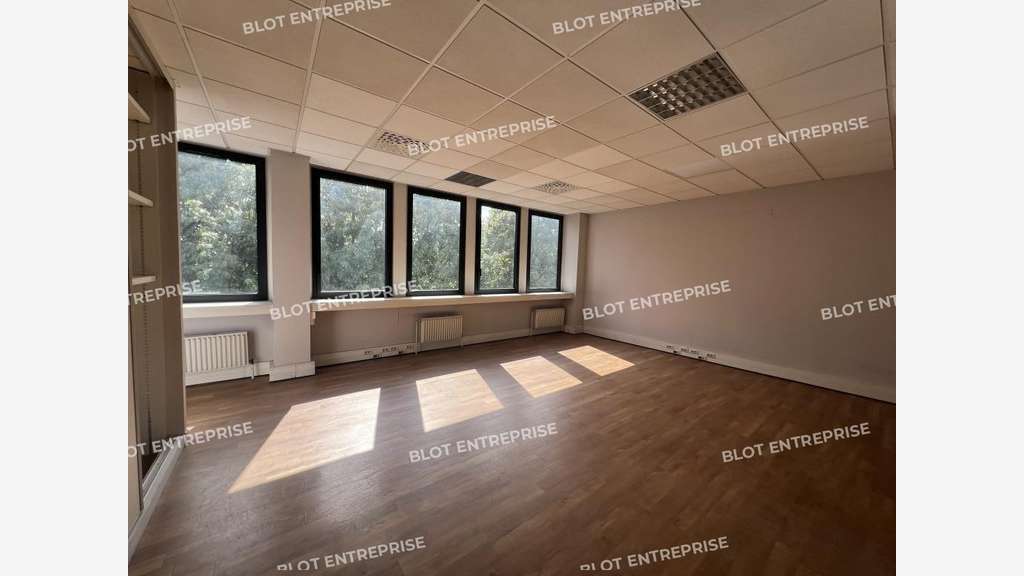 A louer bureaux 666m² à Rennes Av Fréville 
