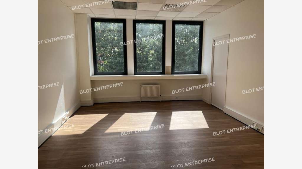 A louer bureaux 666m² à Rennes Av Fréville 