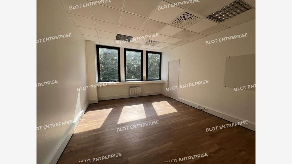 A louer bureaux 666m² à Rennes Av Fréville 