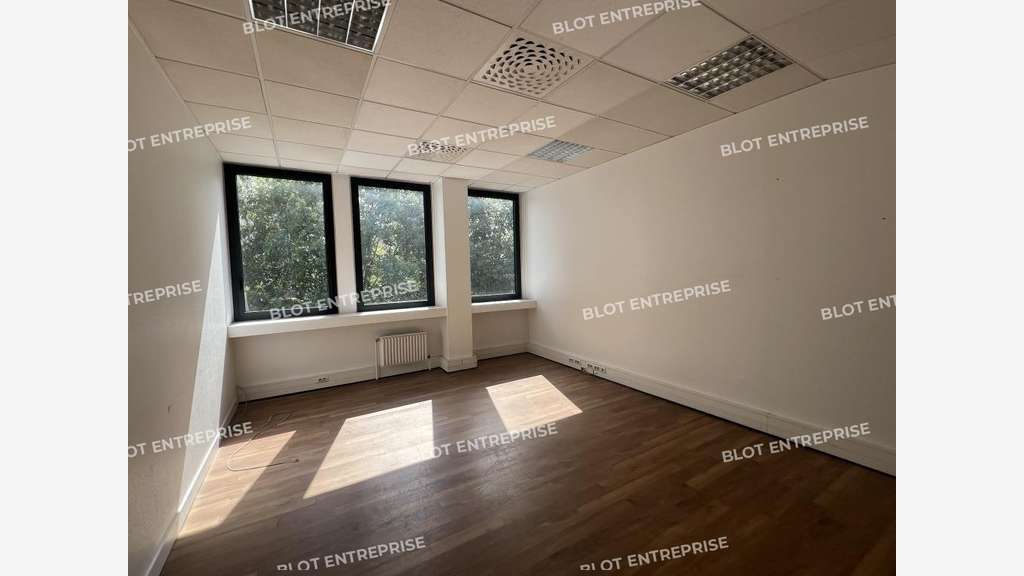 A louer bureaux 666m² à Rennes Av Fréville 