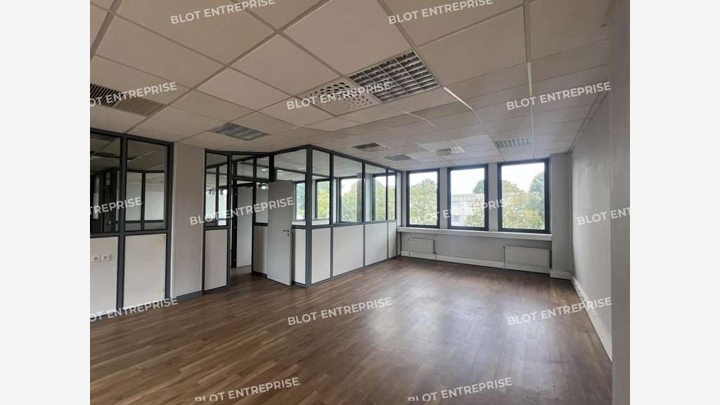 A louer bureaux 666m² à Rennes Av Fréville 