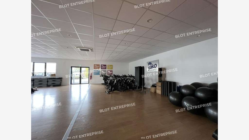 A louer bureaux 635m² sur 3200m² Rennes Ouest