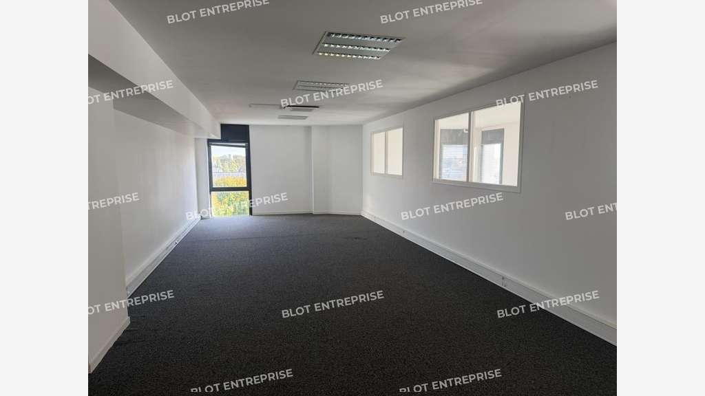 A louer bureaux 300m² Rennes zone Route de Lorient