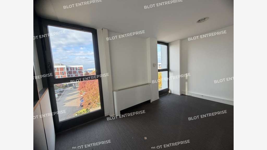 A louer bureaux 300m² Rennes zone Route de Lorient