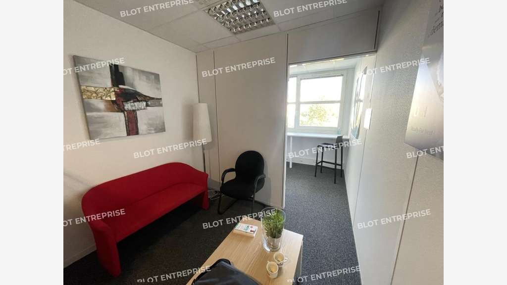 Location bureaux 237m² R+1 à Rennes Champéaux