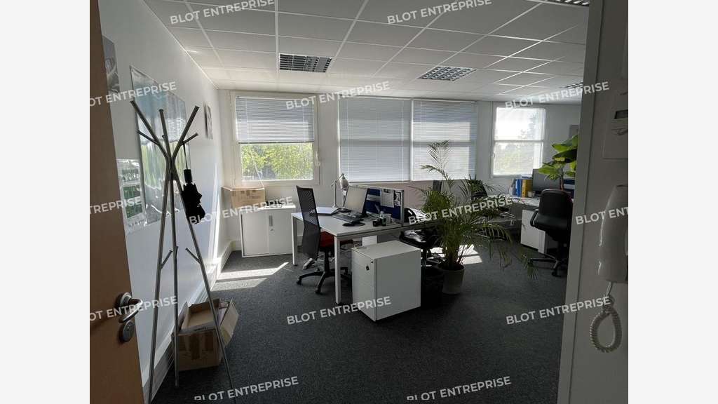 Location bureaux 237m² R+1 à Rennes Champéaux