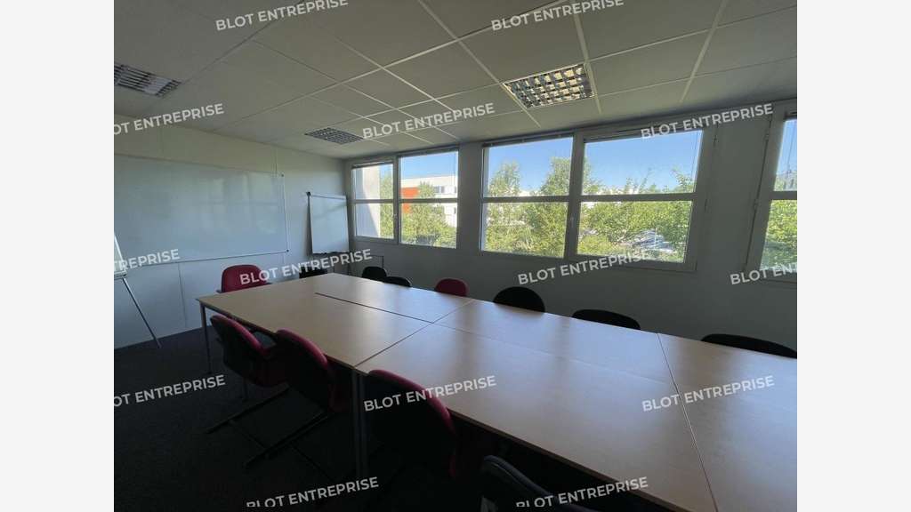 Location bureaux 237m² R+1 à Rennes Champéaux