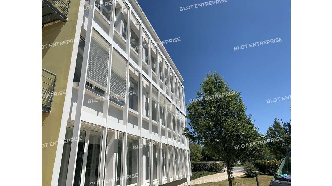 Location bureaux 237m² R+1 à Rennes Champéaux