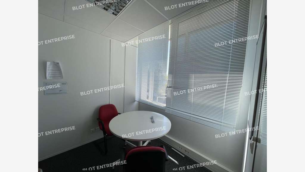 Location bureaux 237m² R+1 à Rennes Champéaux