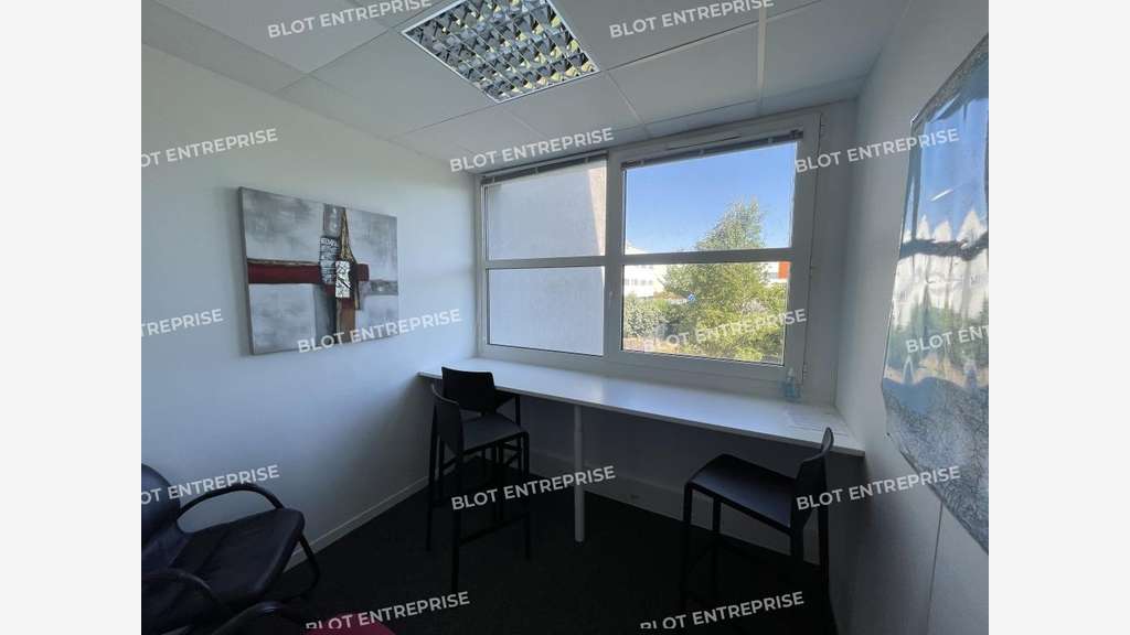 Location bureaux 237m² R+1 à Rennes Champéaux